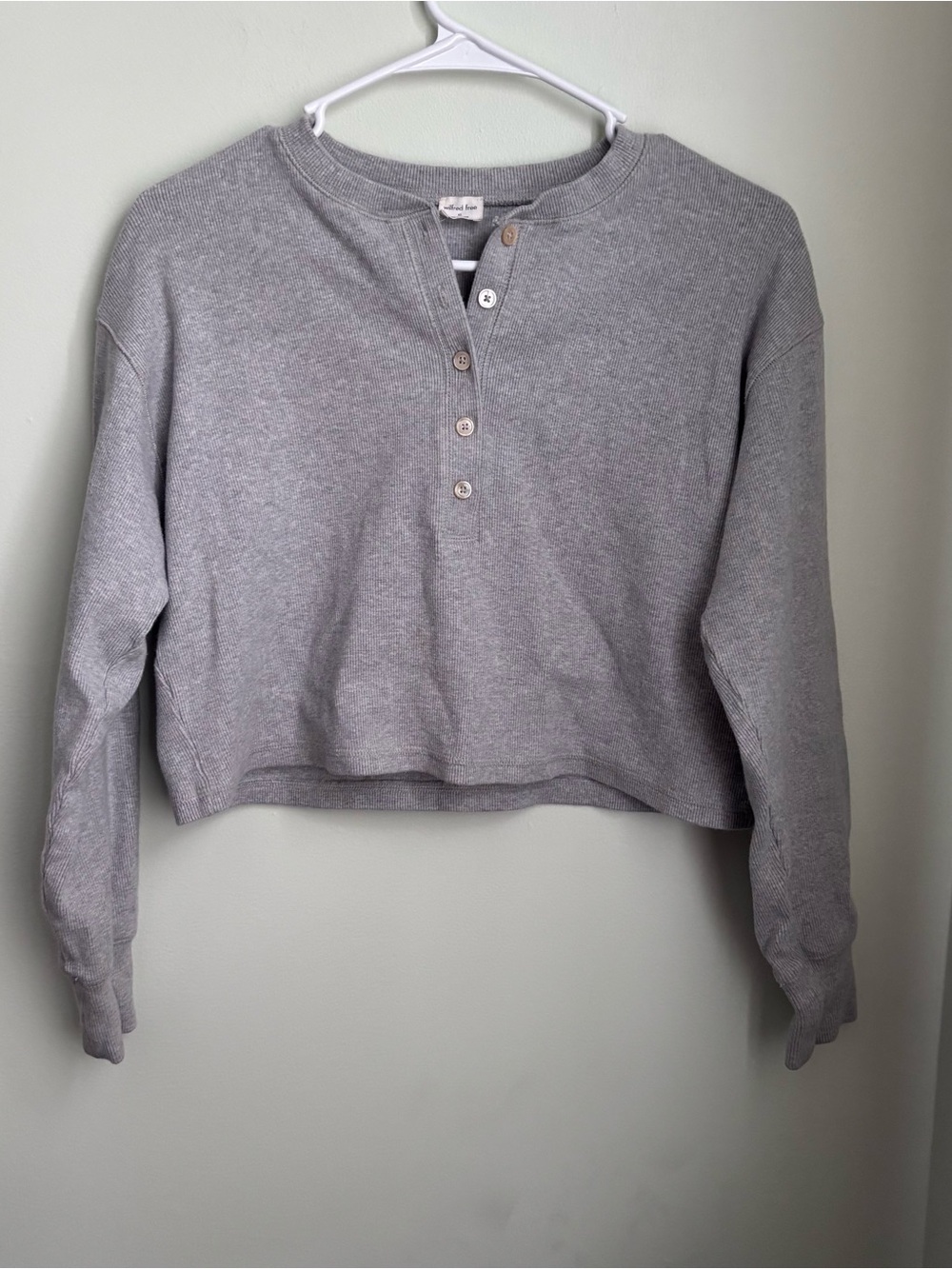 Wilfred Free for Aritzia grey cropped henley sweater featuring a ribbed texture
